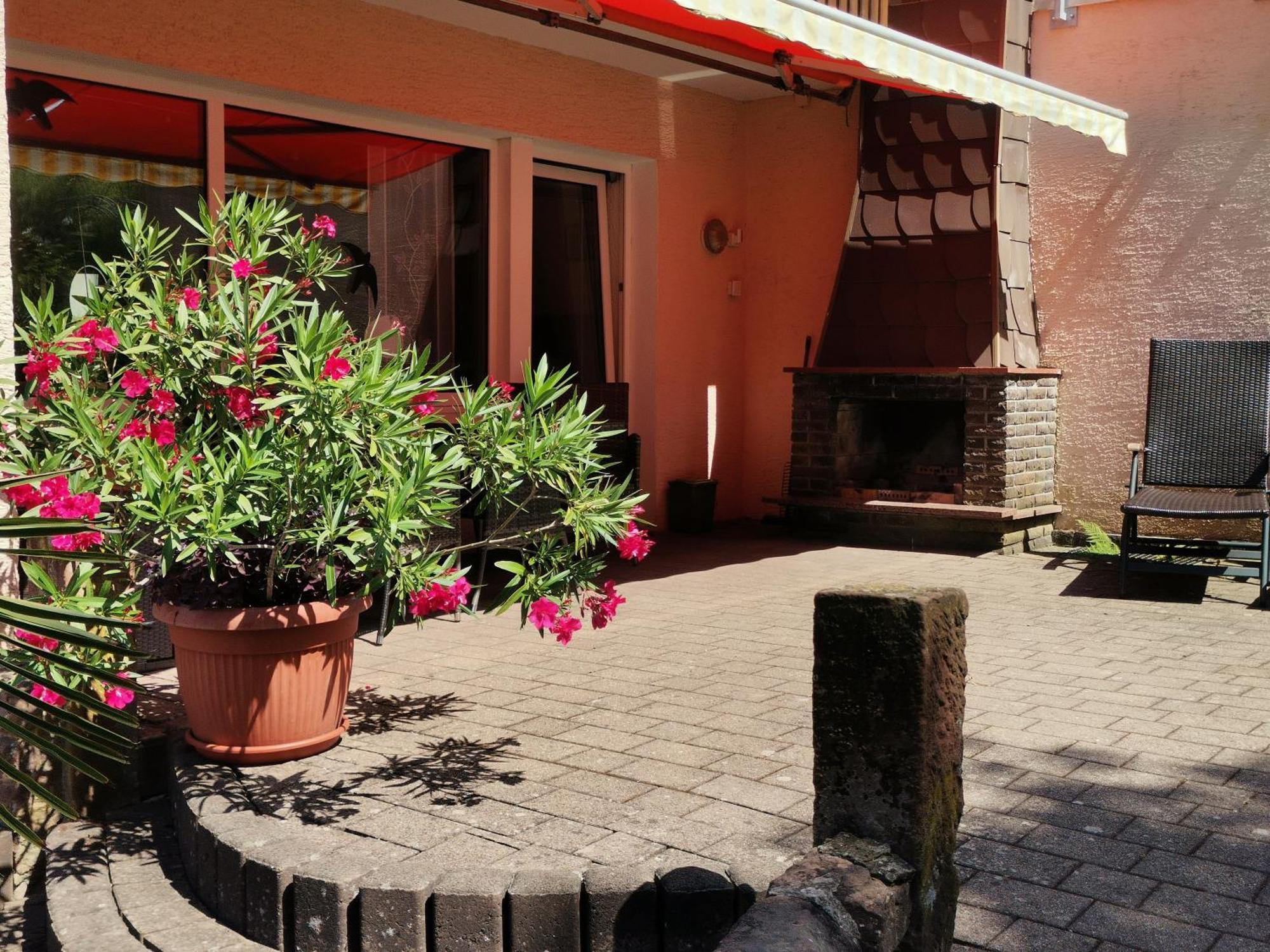 Ferienwohnungen 'Blick Zur Madonna' Fischbach bei Dahn Bagian luar foto